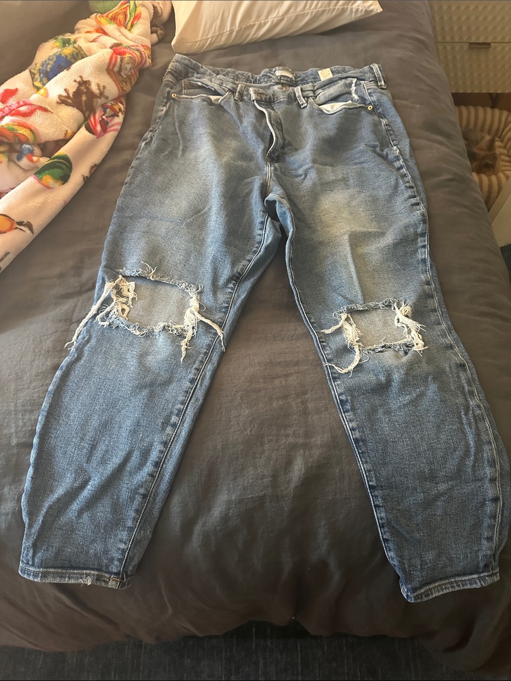 Good American Relaxed Fit Ripped Knee Blue Jeans